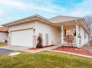 451 Bluebird Ln, Woodbury, MN 55125
