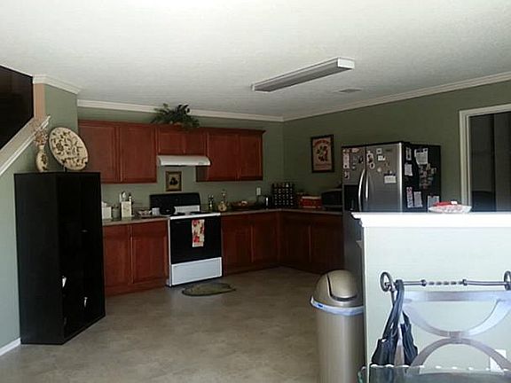 3rd image of 4932 Meadow Trails Dr