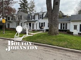 386 Country Club Ln, Grosse Pointe Farms, MI 48236