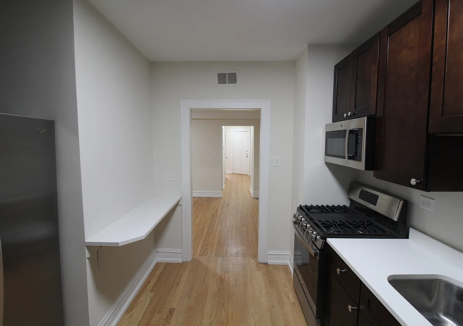 3 bed, 1600 sqft, $2,200 — Photo 2