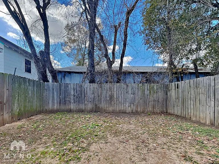 6128 Sidney St #B — Photo 19