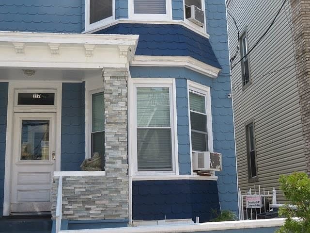 Building Photo 3