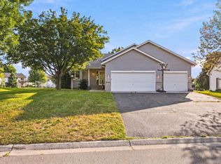 1351 Rolling Oaks Dr, Hanover, MN 55341