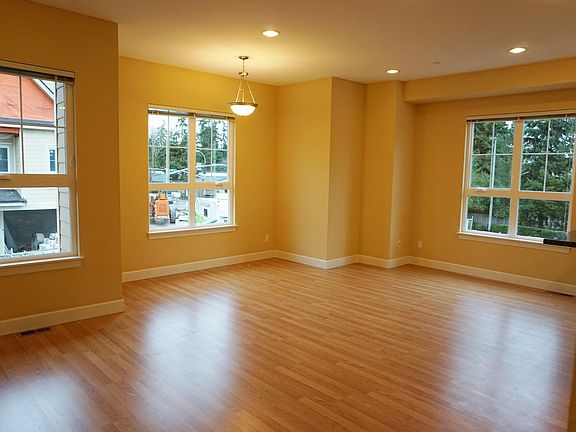 3rd image of 12312 NE 7th Pl APT 101