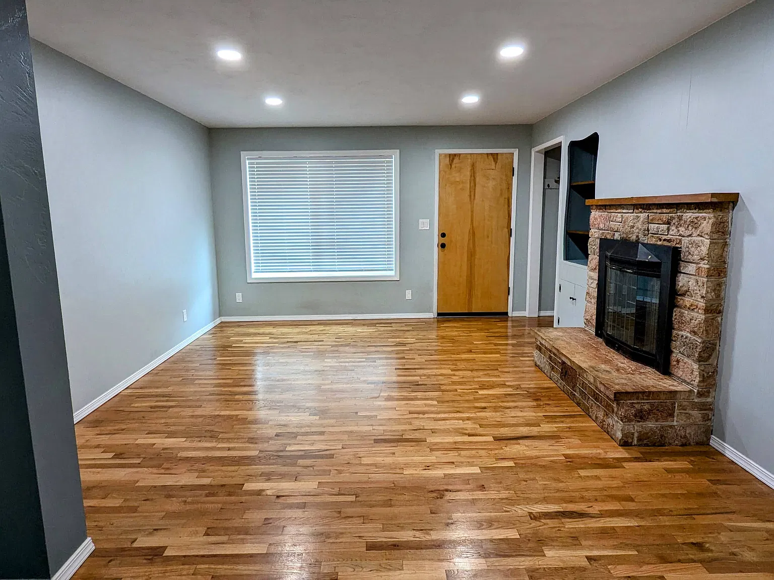 2 bed, 868 sqft, $1,750 — Photo 3