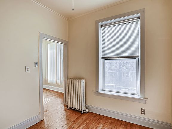 5th image of 815 N Waller Ave