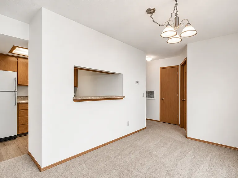 Willow Creek Apartments — Photo 24