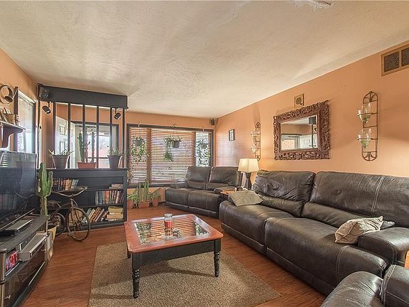 5th image of 600 SW 43rd St