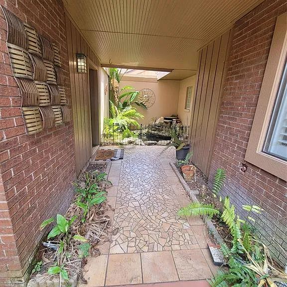 101 Cedar Point Ln — Photo 2
