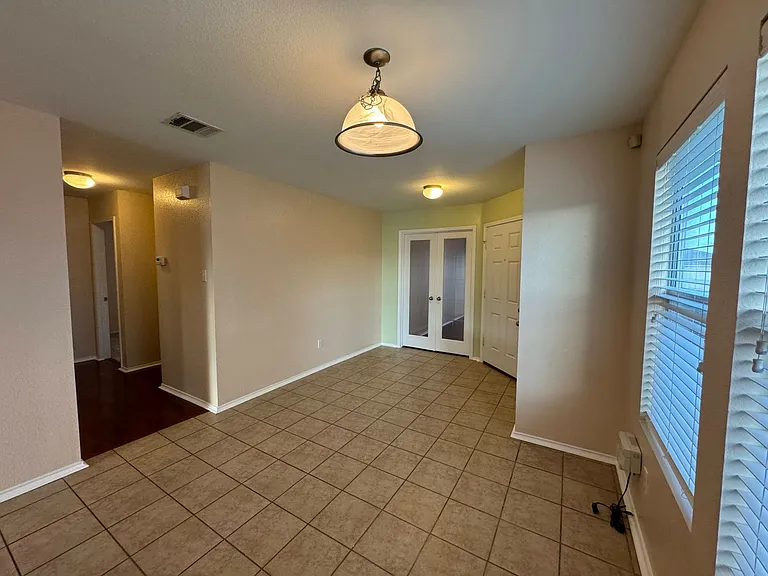 5704 Capricorn Loop — Photo 4