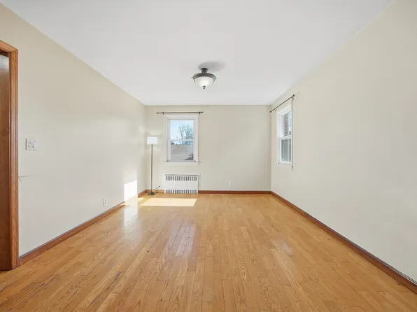 1026 Jassamine Way image 5 of 16