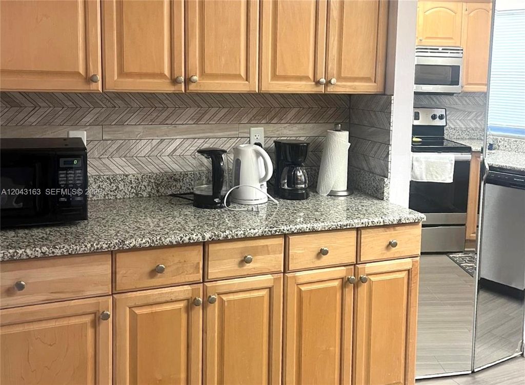 9481 Sunrise Lakes Blvd APT 208, Sunrise, FL - View 6