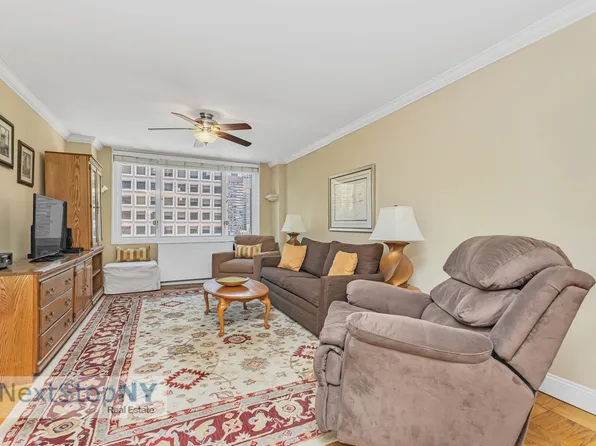 245 East 54th Street image 4 of 11