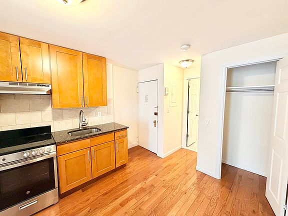 4th image of 87 Christopher St APT 17