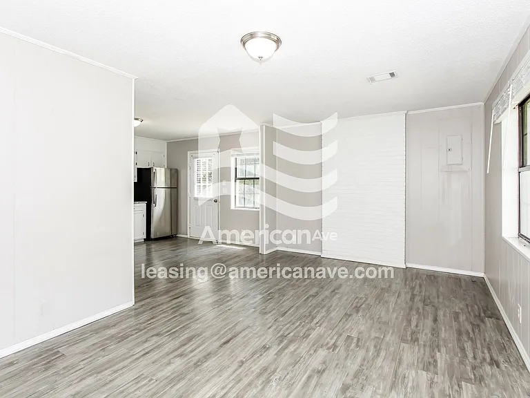 419097_003_living_room_3.jpg