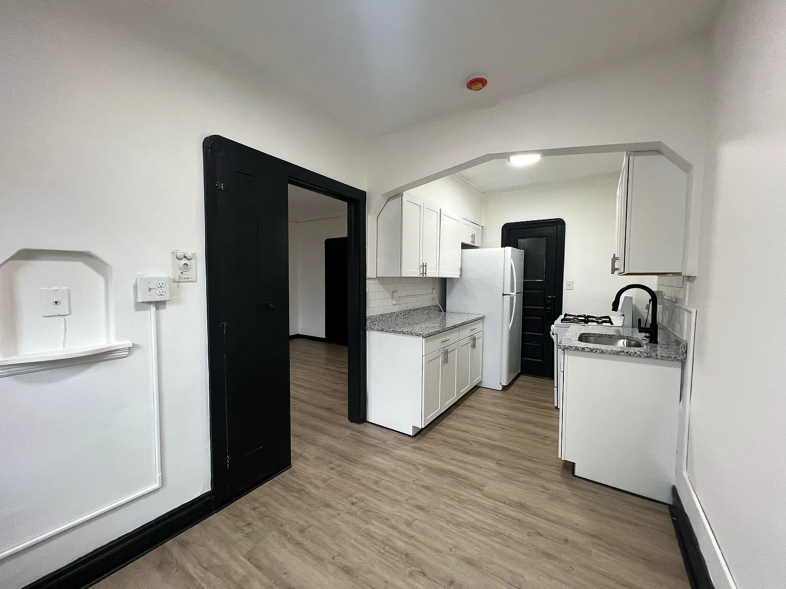 1 bed, 750 sqft, $1,100 — Photo 2