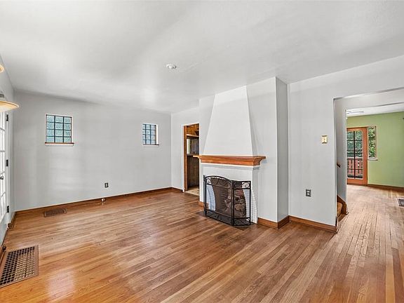4th image of 439 Ariston Ave