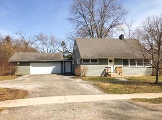 365 Behm Dr, Grayslake, IL