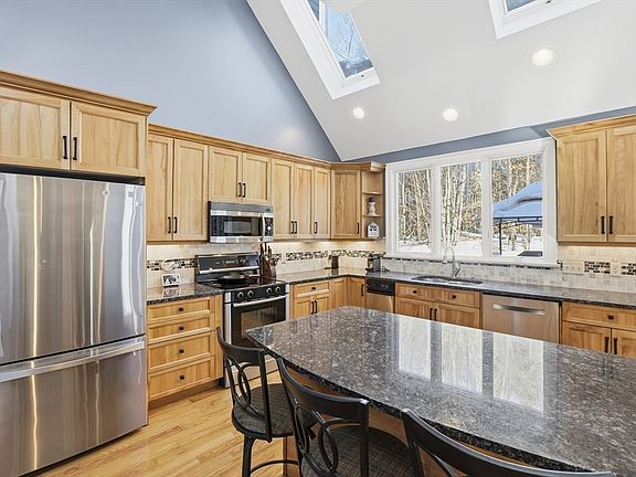 5th image of 15 Gilson Rd