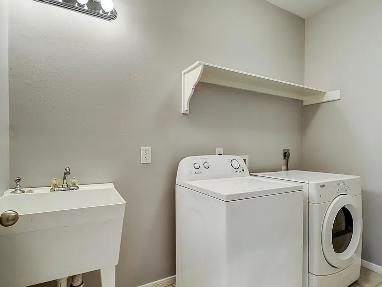 2211 Roy St #B — Photo 9