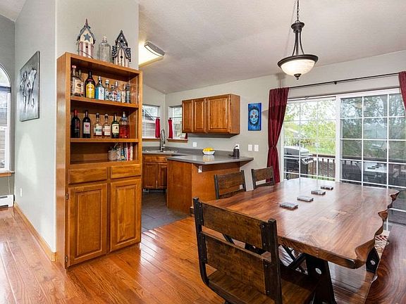 4th image of 508 Honeysuckle Dr
