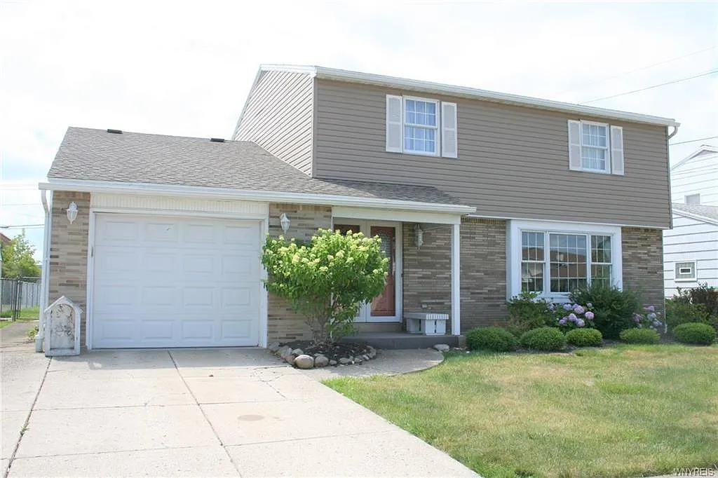 203 Zoerb Ave photo 1