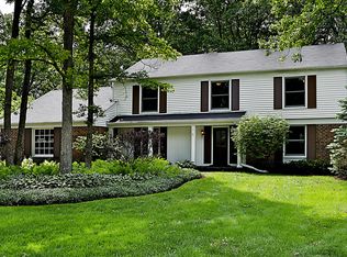 35 Portshire Dr, Lincolnshire, IL
