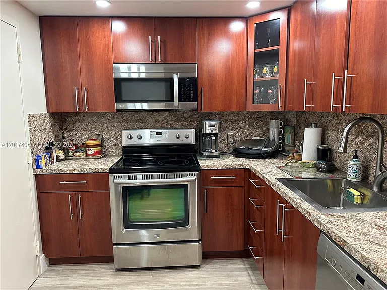 1950 S Ocean Dr #4-B — Photo 8