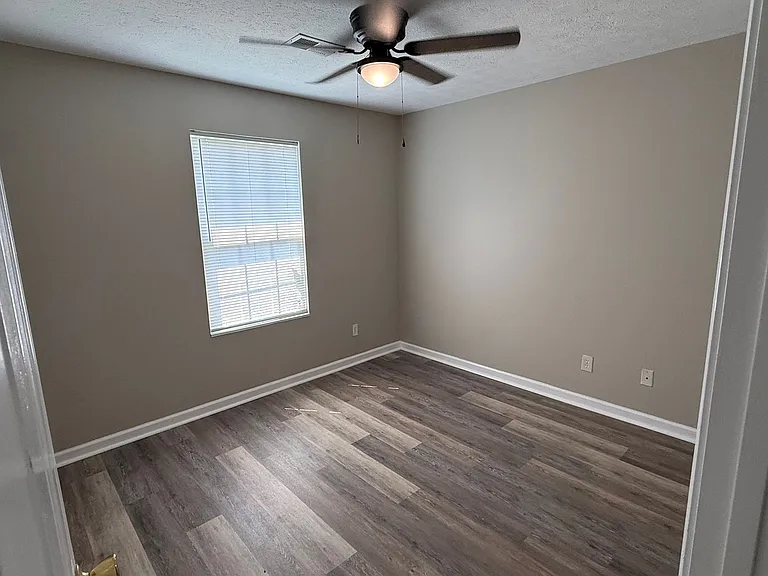 107 Daneswood Ct — Photo 5