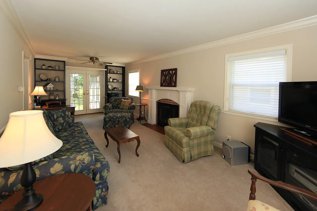 2112 E Jackson St photo 1