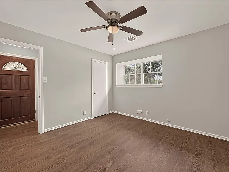 6727 Grovewood Ln — Photo 5