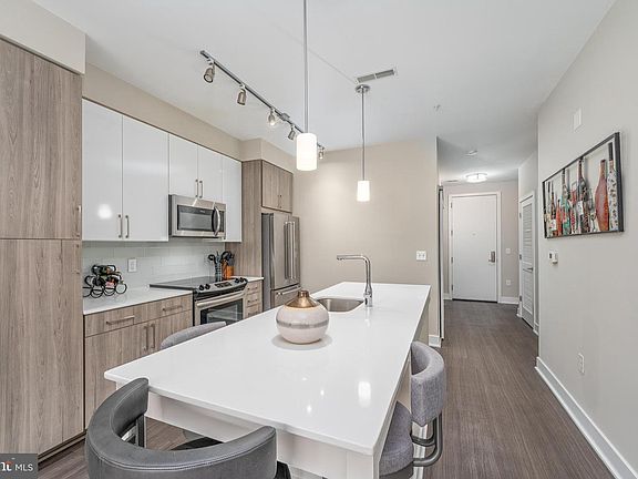 4th image of 145 Riverhaven Dr #131