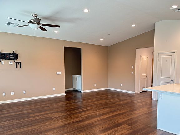4th image of 15615 Kings Peak Dr