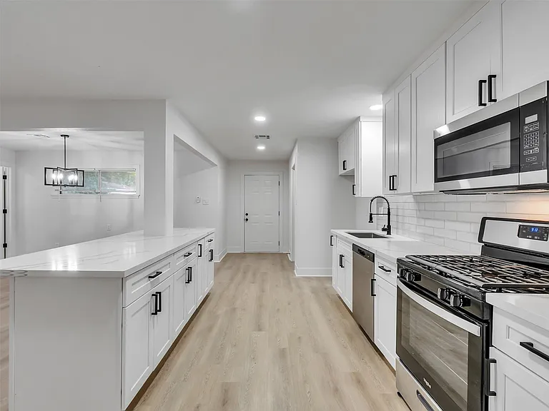 6026 Diamond Ct — Photo 11