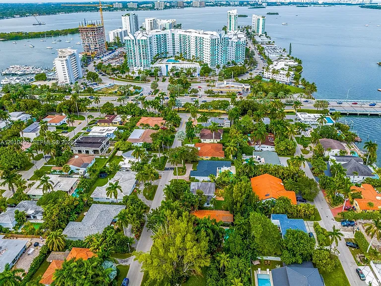 7711 Coquina Dr — Photo 44
