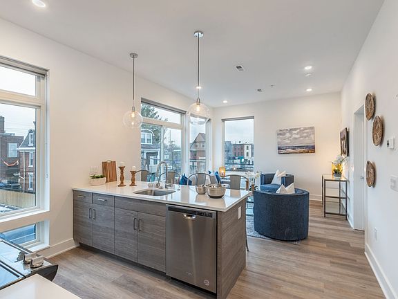4th image of 5545 Pulaski Ave #210