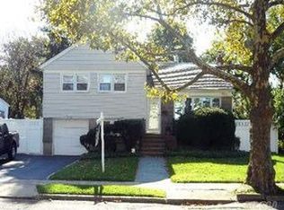 14 Ava Dr, Syosset, NY 11791