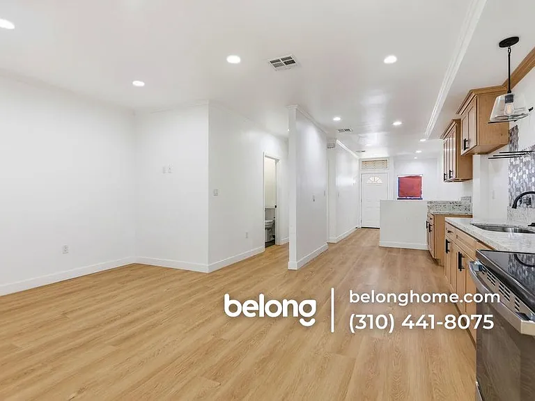 1702 W 43rd St — Photo 16