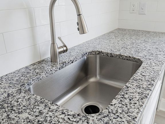 5th image of 2445 Julia Ave APT B