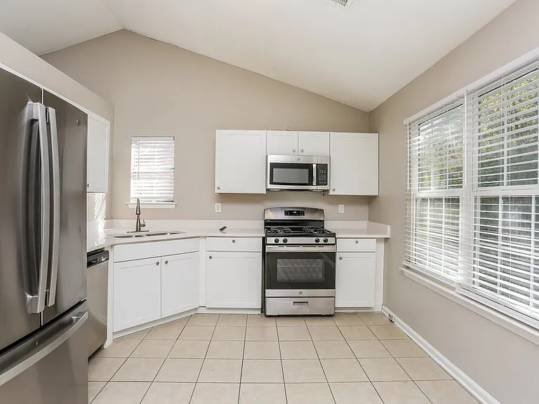 5453 Fox Valley Ln — Photo 9
