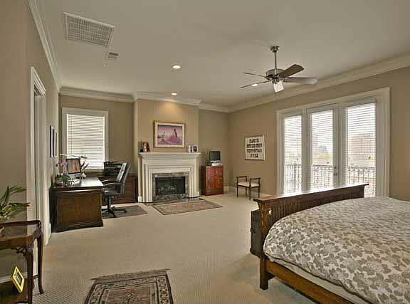 5th image of 2848 Woodside St #501