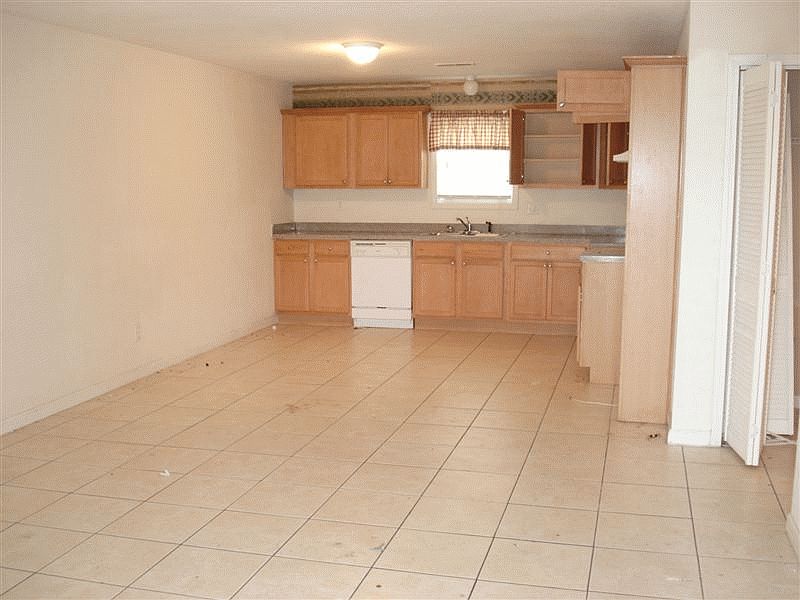 2nd image of 168 Smith Ave APT D