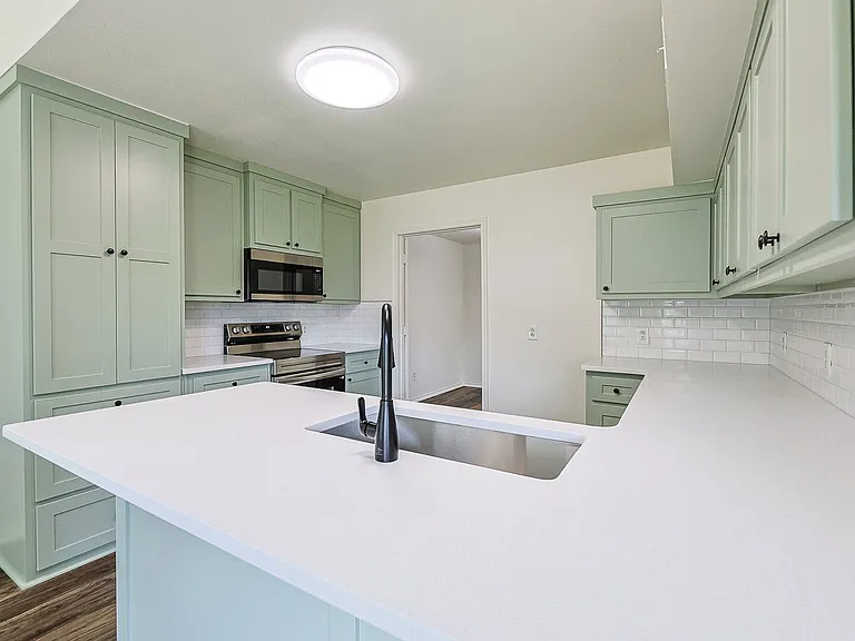 8308 Albany Ave — Photo 18