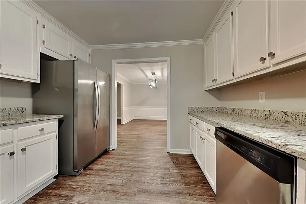 4 bed, 2.5 bath, 1920 sqft, $2,430 — Photo 4
