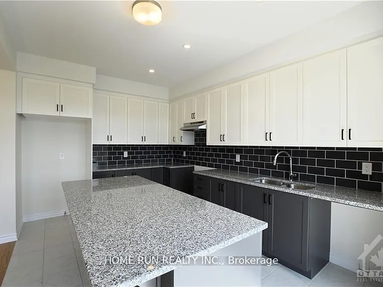 286 Turnbuckle Cres — Photo 8
