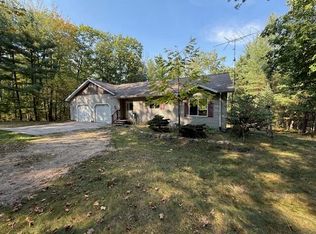 2080 W Sunset Dr, Roscommon, MI 48653