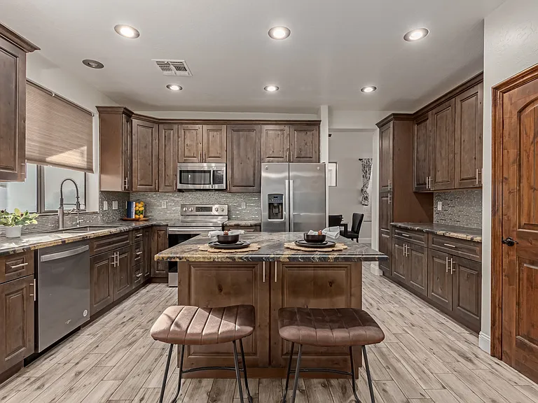 563 E Krista Way — Photo 11