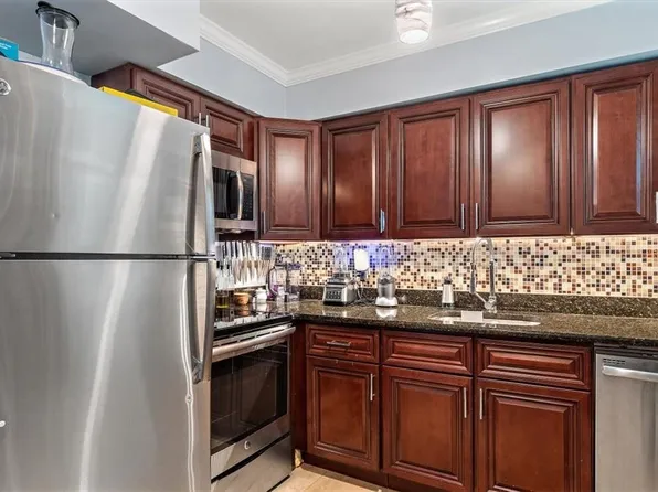 125 N Washington Avenue #13, Hartsdale, NY 10530