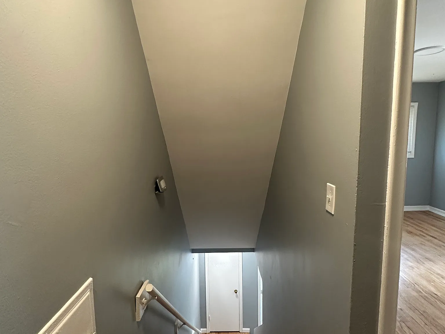2 bed, 1.5 bath, 975 sqft, $1,100 — Photo 3