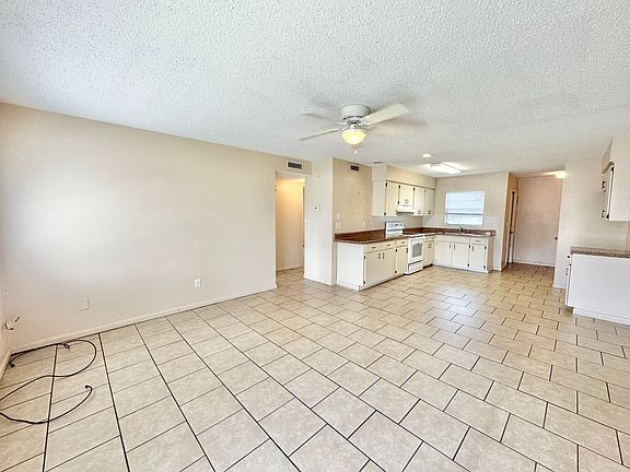 2nd image of 2538-2540 Elm Ave